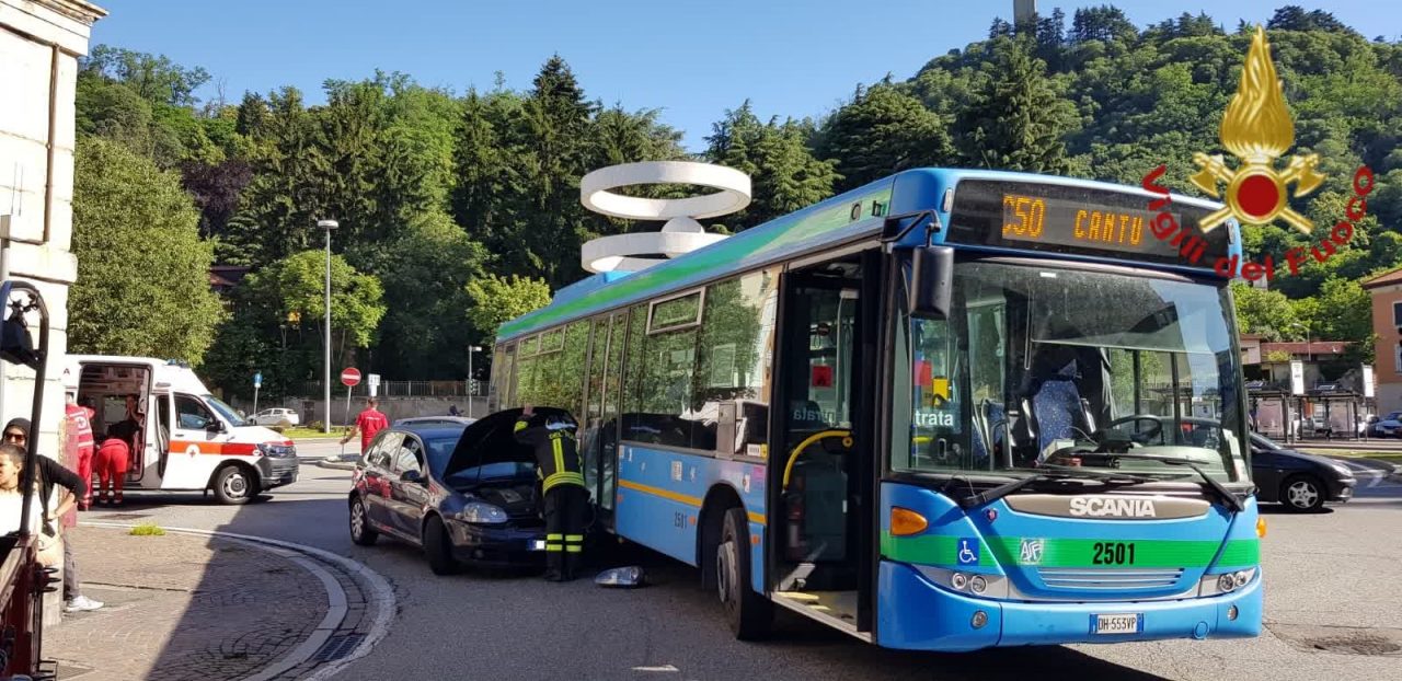 Incidente a Camerlata: scontro tra bus e auto FOTO