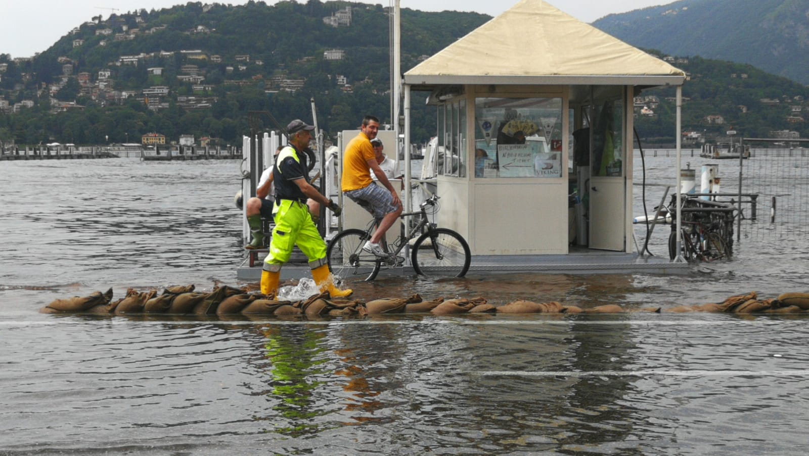 esondazione lago, si abbassa il livello