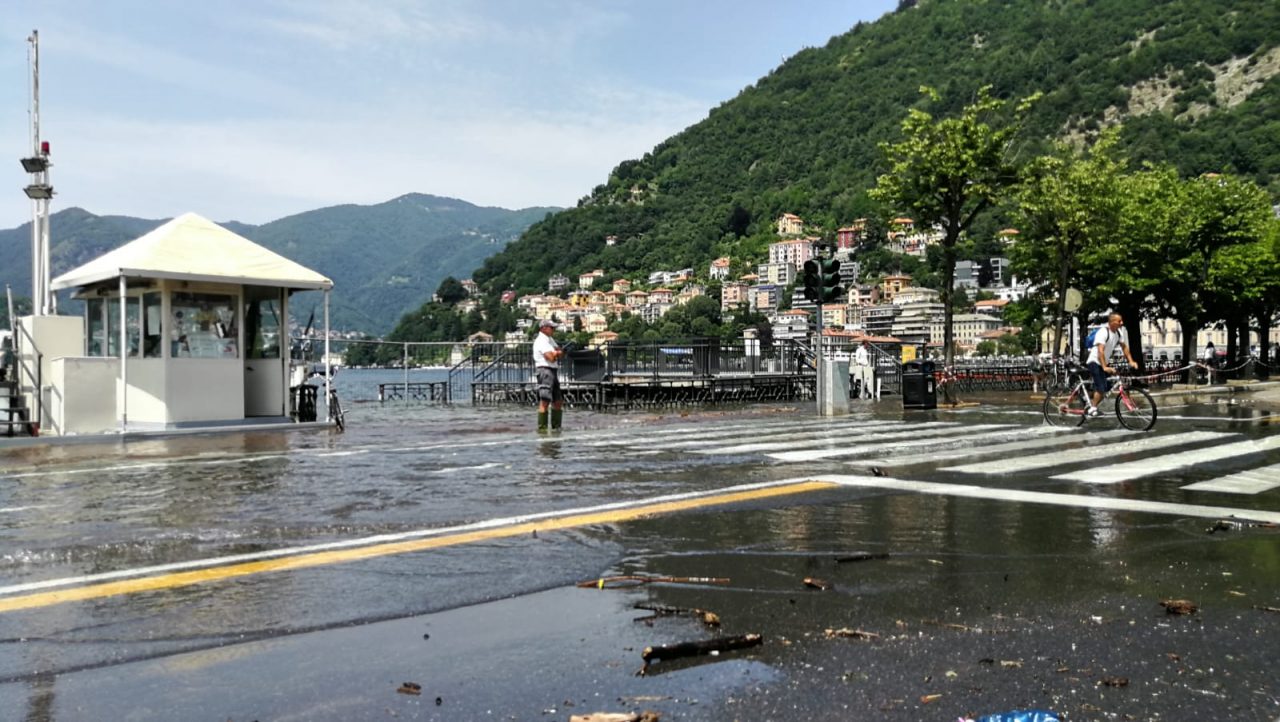 Lago di Como esondato questa mattina: è allerta