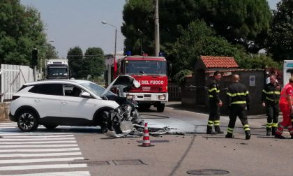 Incidente fra auto e un camioncino a Turate, Vigili del Fuoco e ambulanze sul posto