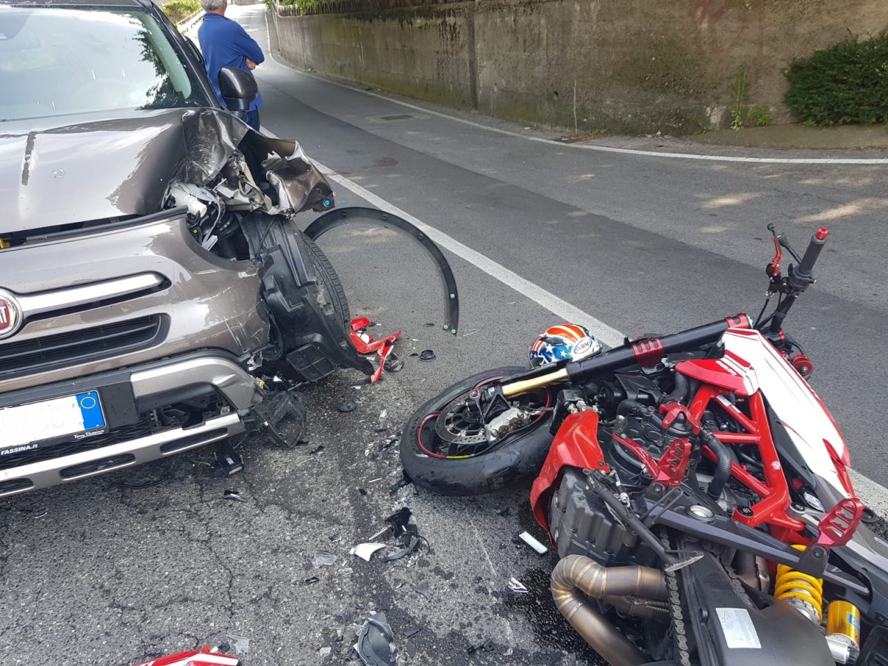 Schianto tra auto e moto a Ponte Lambro: interviene l’elisoccorso
