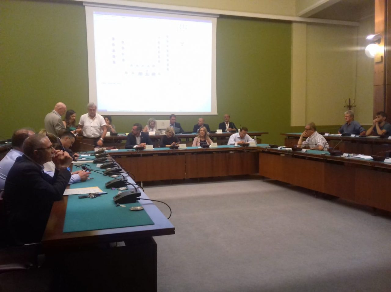 Convocato il consiglio comunale a Cantù: seduta urgente ma la questione Metrangolo non è all’ordine del giorno
