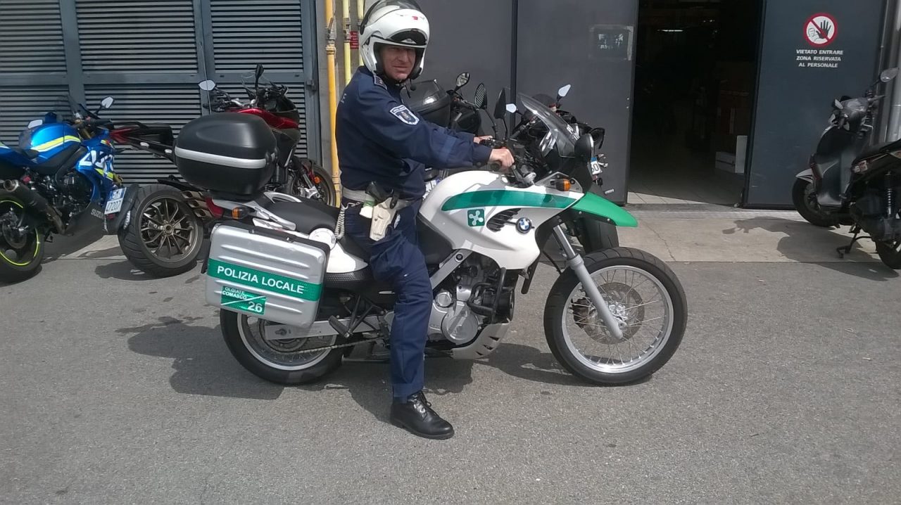 Agente va in pensione a Olgiate ma resta al fianco di Casa anziani e scuola primaria