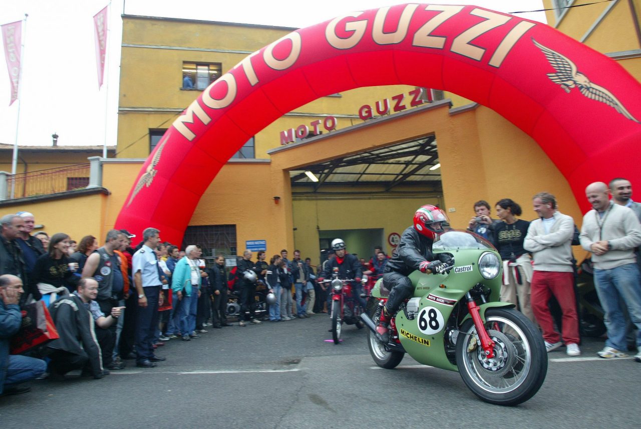 Sale il sipario sul Motoraduno Guzzi: gli amanti dell’aquila tutti sul lago