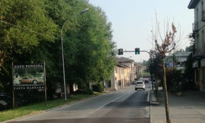 Auto a velocità folle in via Roma a Merone: cittadini esasperati