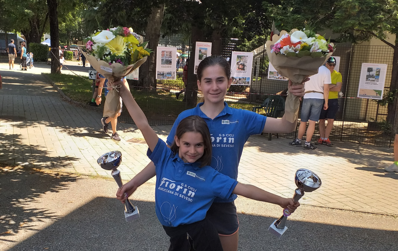 Due sorelle campionesse di ciclismo STORIE SOTTO L’OMBRELLONE