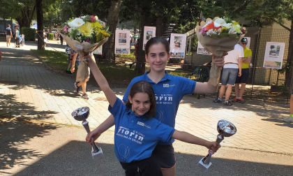 Due sorelle campionesse di ciclismo STORIE SOTTO L'OMBRELLONE