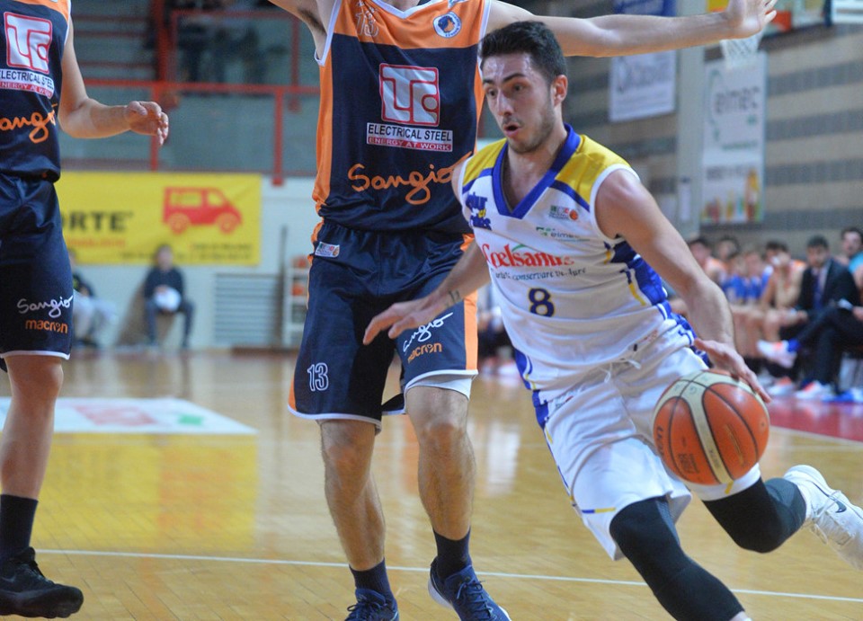 Basket mercato Giacomo Bloise firma per il Lecco