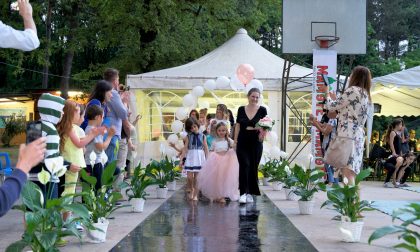 La stilista di Inverigo che fa sfilare mamme e bambine