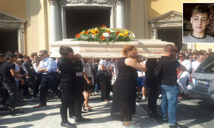 "Un dolore che pesa come un macigno": l'ultimo saluto a Lorenzo Roncari