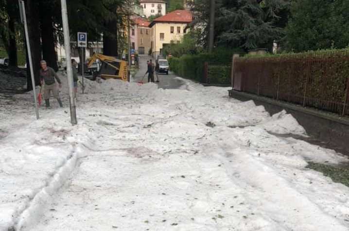 Violenta grandinata a Magreglio VIDEO e FOTO