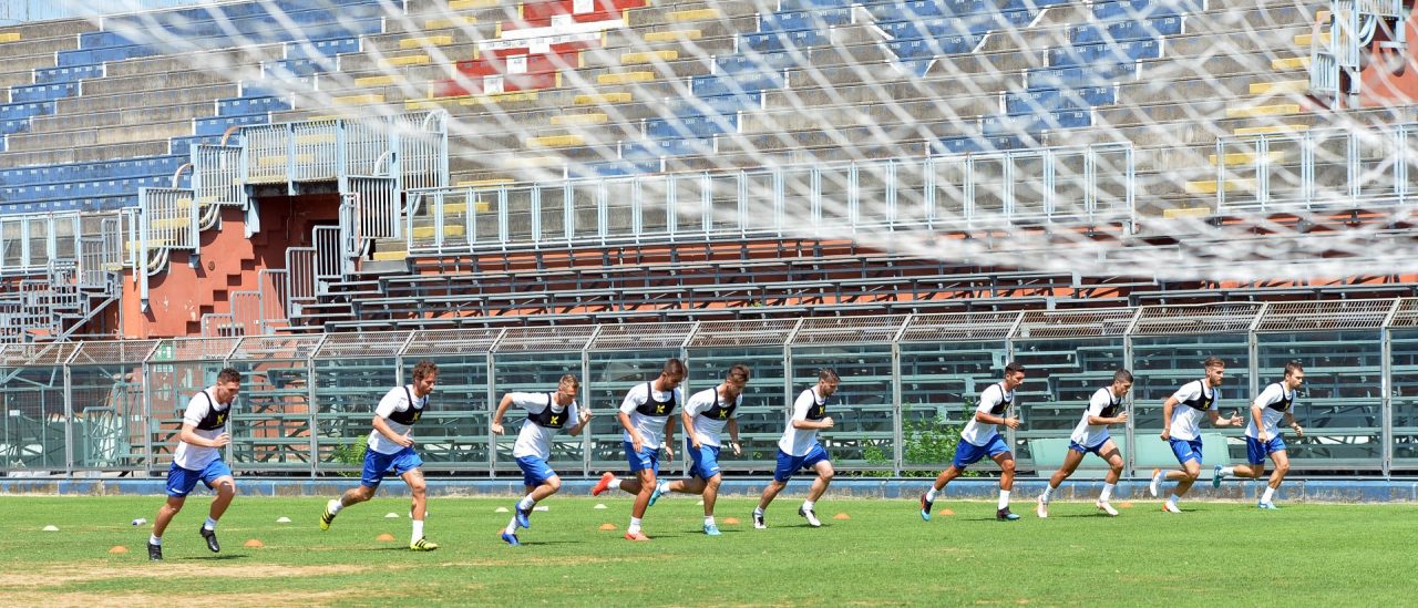 Como calcio gli azzurri si sono radunati allo stadio Sinigaglia