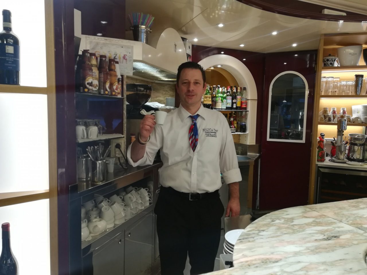 Un cappuccino perfetto grazie ai consigli di Gualtiero Marchesi STORIE SOTTO L’OMBRELLONE