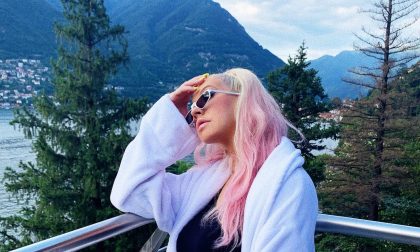 Christina Aguilera si rilassa sul Lago di Como FOTO