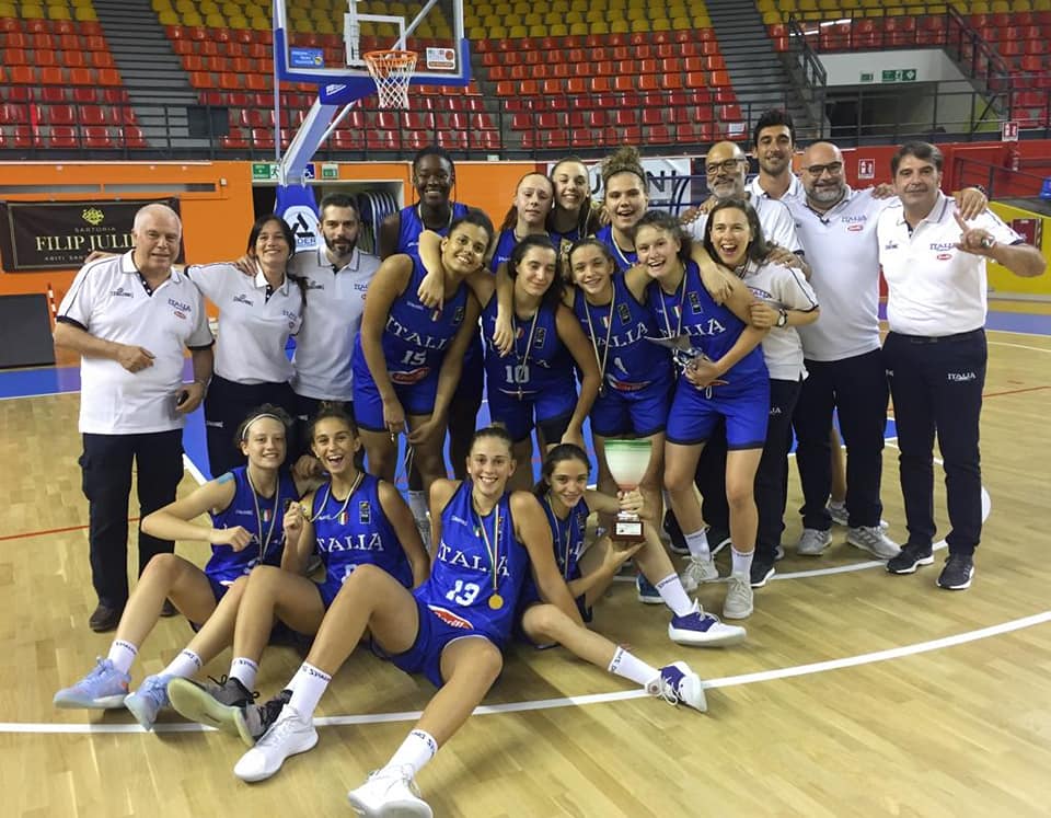 Basket femminile 1° posto per le azzurre e il coach lariano Cosimo De Milo