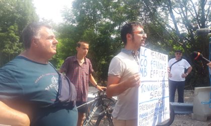 Ponte di Annone taglio del nastro con protesta per treni e stazioni