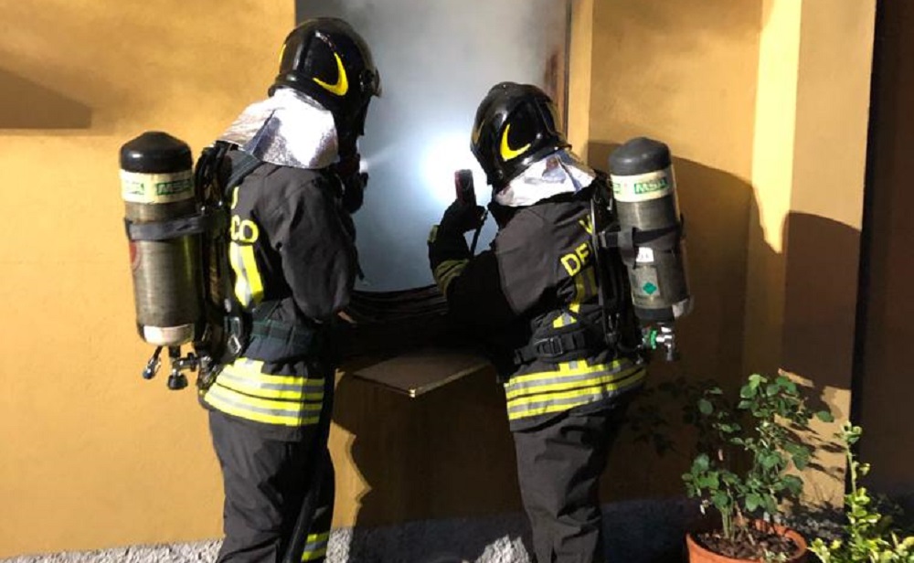 Incendio in cucina a Porlezza: salvata una donna