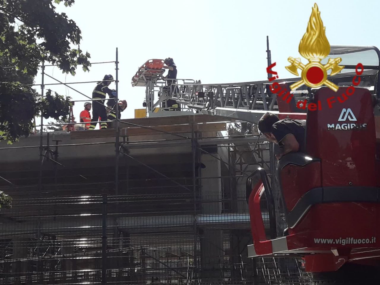Incidente in cantiere in via Canturina: ferito un operaio
