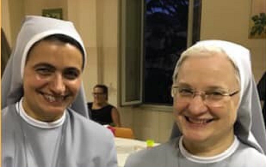 Il Cardinal Ferrari saluta con affetto suor Angela e suor Maria Grazia