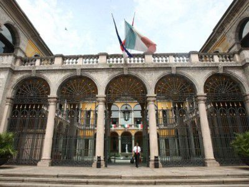 Per un’ombrellata rischia due mesi di carcere