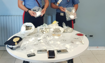Arrestato per spaccio, in casa aveva 4231 monete false