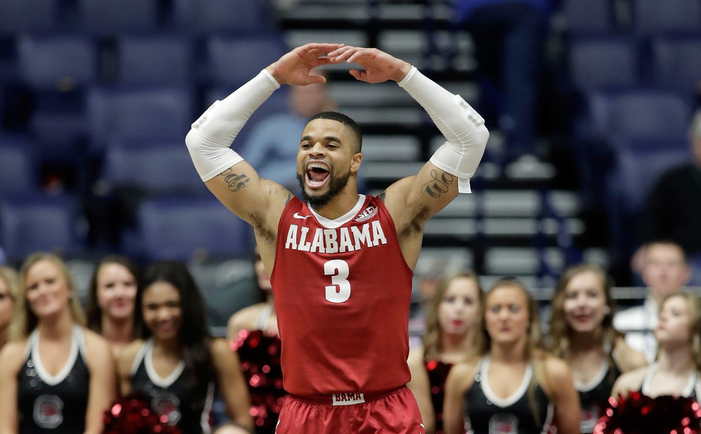 Pallacanestro Cantù pronta al raduno con il nuovo acquisto Corban Collins