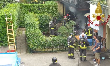 Incendio in via Adua sul posto i Vigili del Fuoco