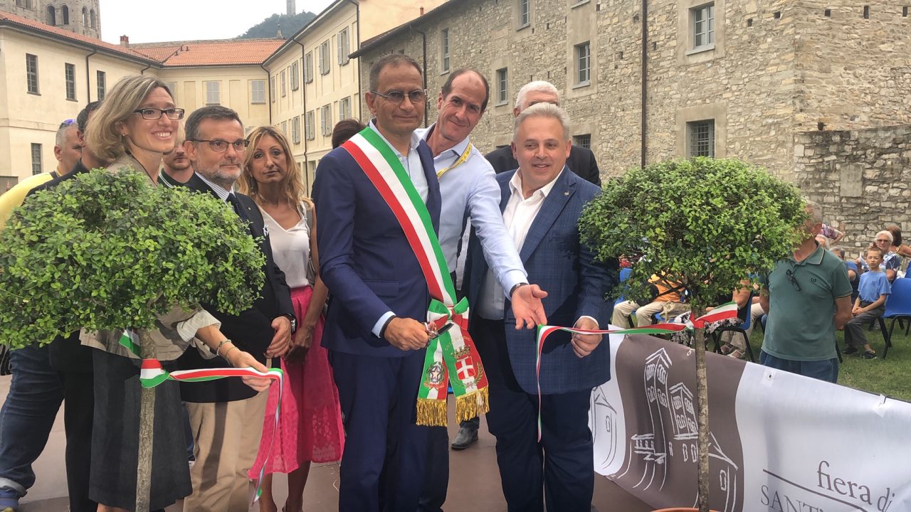 Inaugurata la fiera di Sant’Abbondio al centro l’agricoltura made in Lario