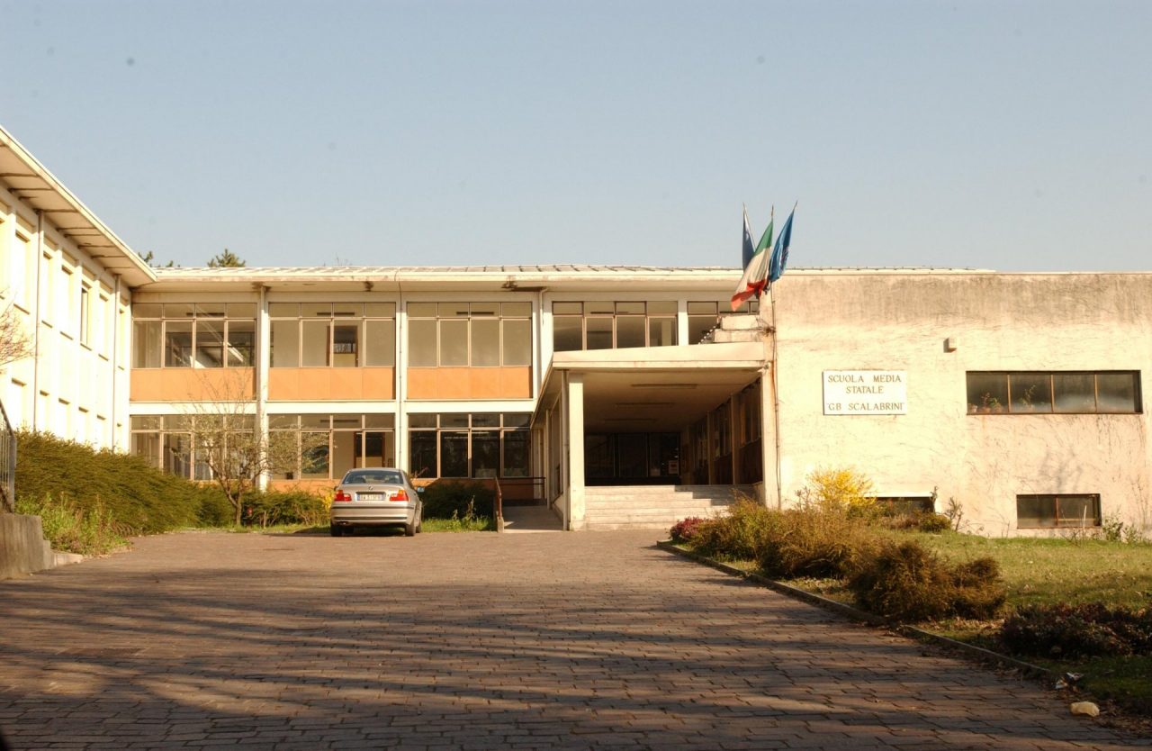 Furti a scuola la Polisportiva dona un contributo per ricomprare i pc