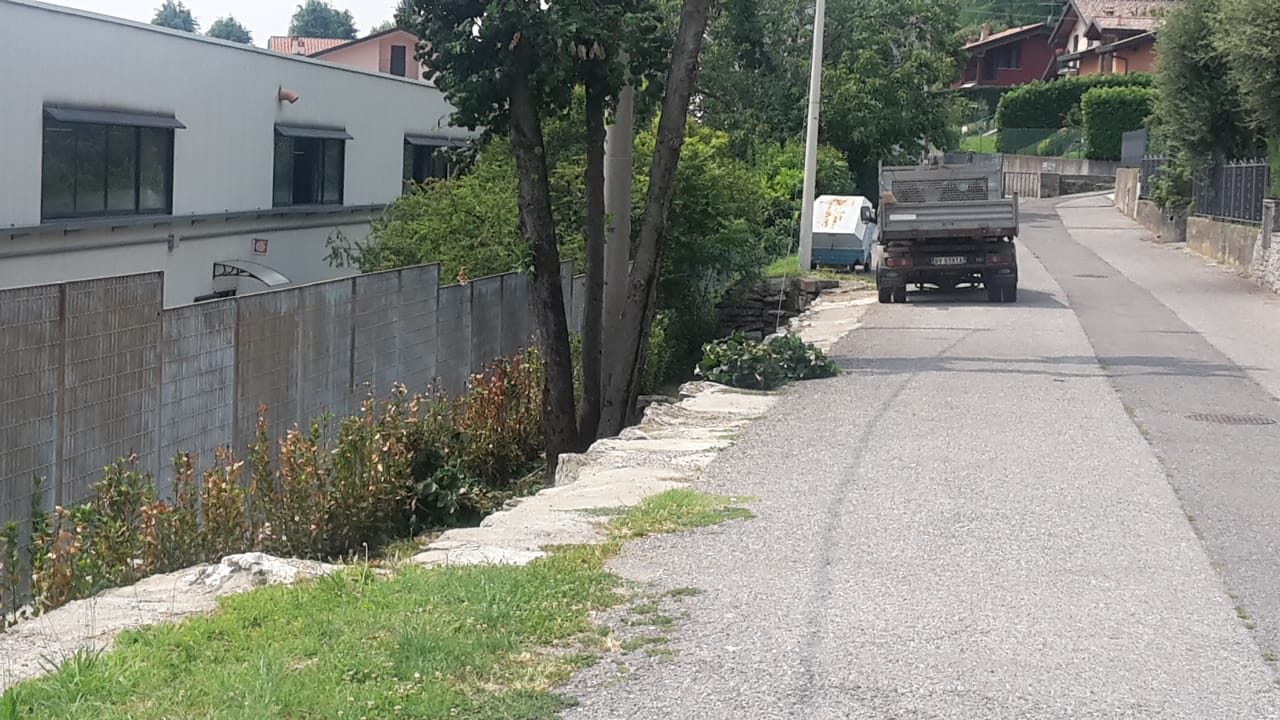 Cade mentre sta lavorando: ferito un 79enne