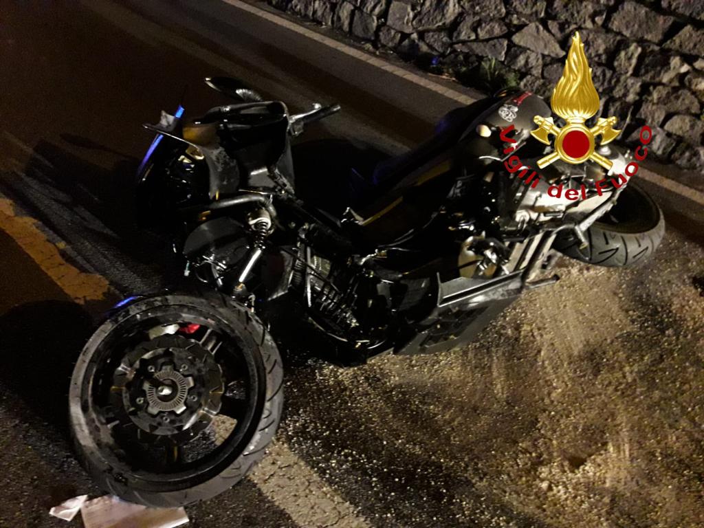 Incidente a Porlezza: gravissimo un motociclista SIRENE DI NOTTE