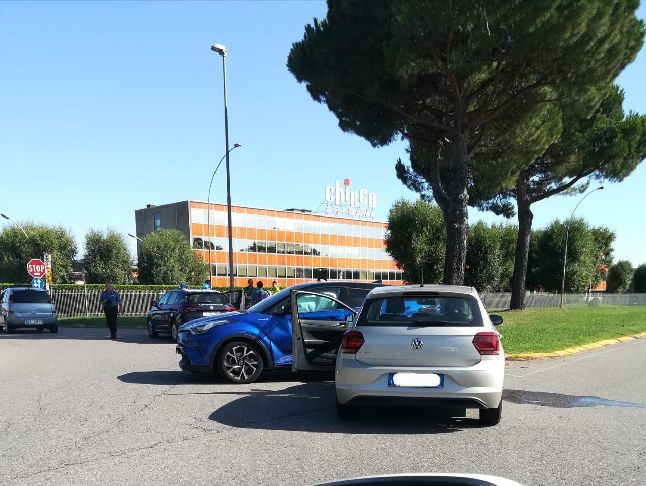 Ennesimo incidente alla rotonda dell’Iper di Grandate