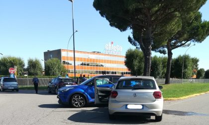 Ennesimo incidente alla rotonda dell'Iper di Grandate