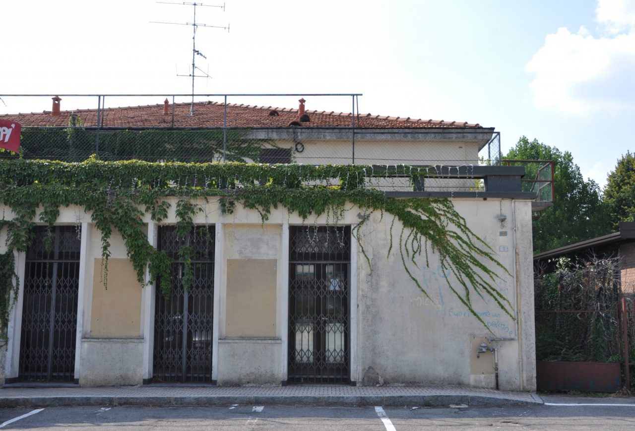 A Uggiate un parcheggio al posto del cinema