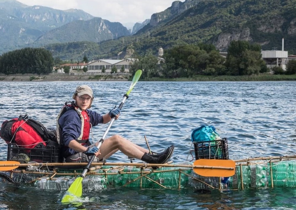Dall’Adda al Mare Adriatico su una barca costruita con bottiglie di plastica
