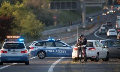 Venti chilometri in Statale 36 in contromano: via la patente a un 86enne