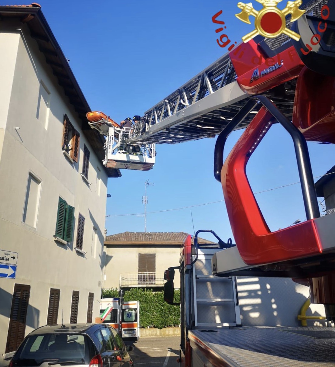 Cade in casa: sospetta frattura, persona soccorsa dai Vigili del fuoco all’ultimo piano