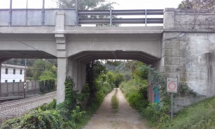 Camion contro il ponte di Cantù Asnago, traffico alternato FOTO