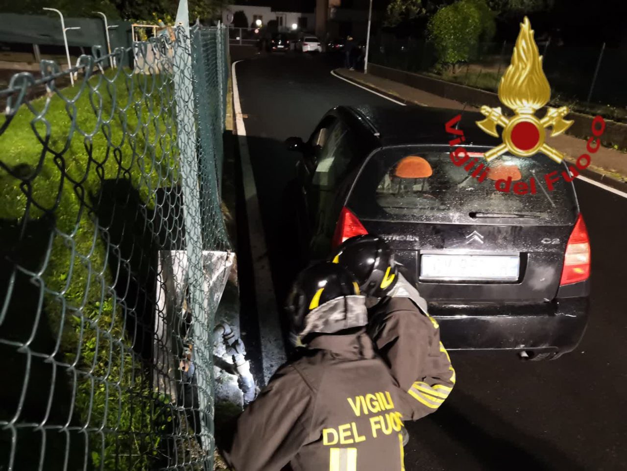 Tubazione del gas danneggiata da un’auto andata a sbattere nella notte