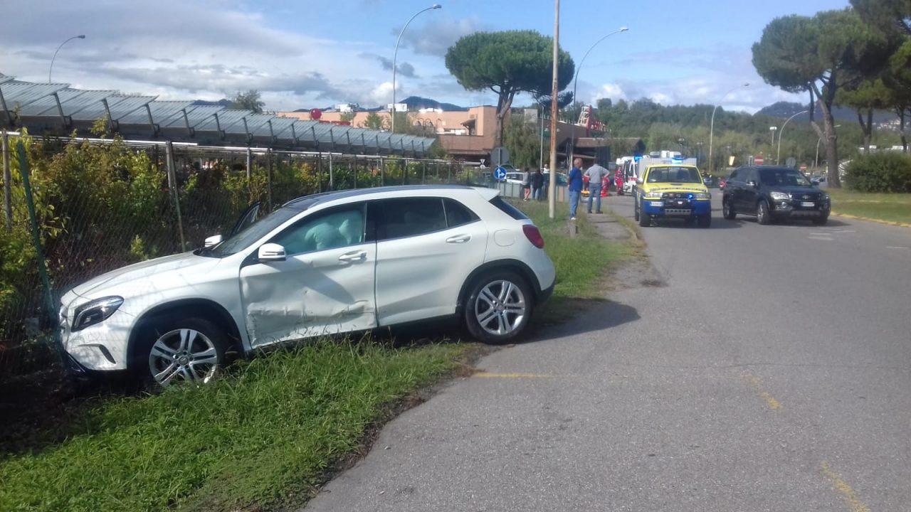 Incidente Grandate tra due auto: quattro feriti