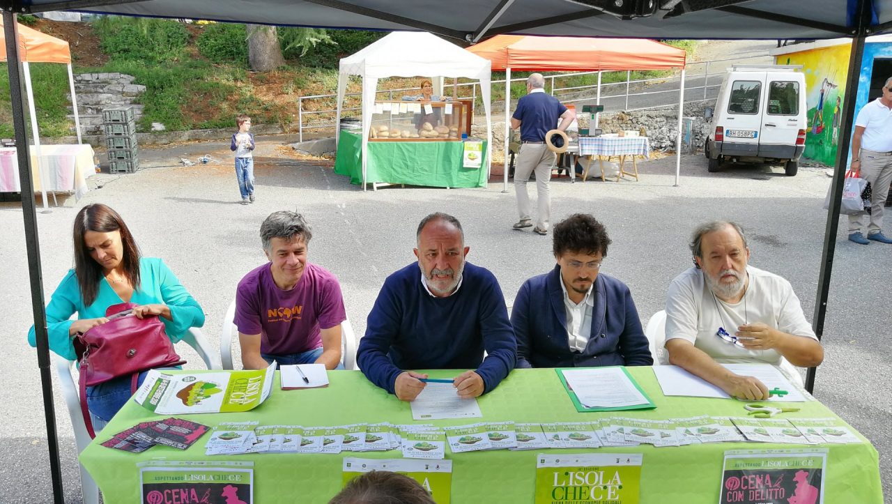 L’Isola che c’è, sedicesima edizione della fiera tra cena con delitto, human library e ambiente