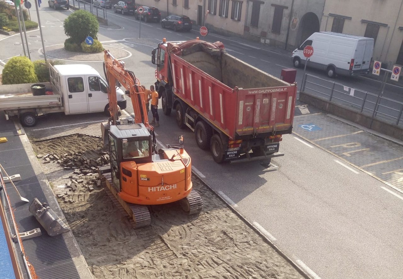 Lavori in piazza Falcone, parcheggi rimessi a nuovo