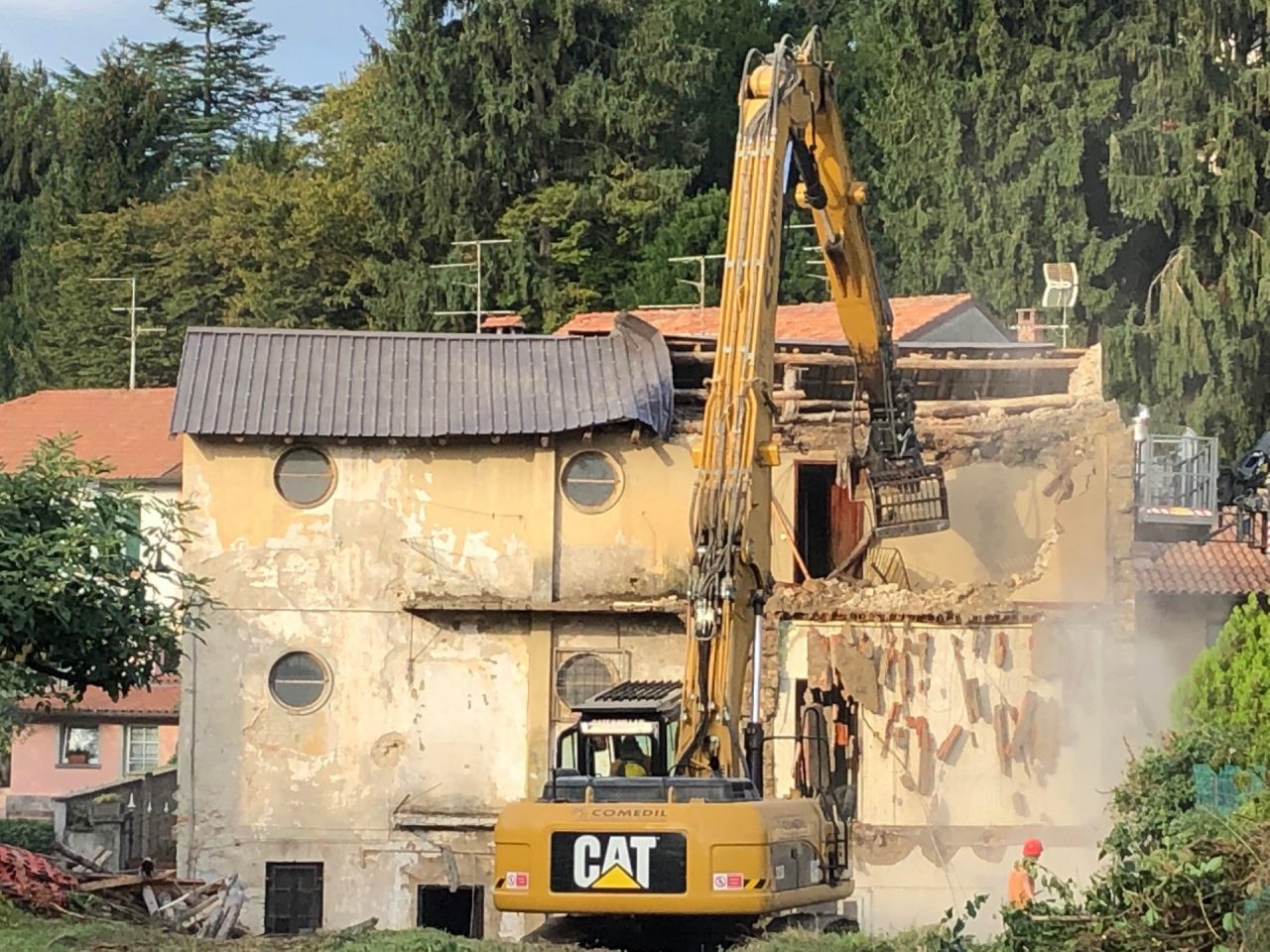 Cantieri, demolizioni, ruspe e deviazioni ma niente caos in centro