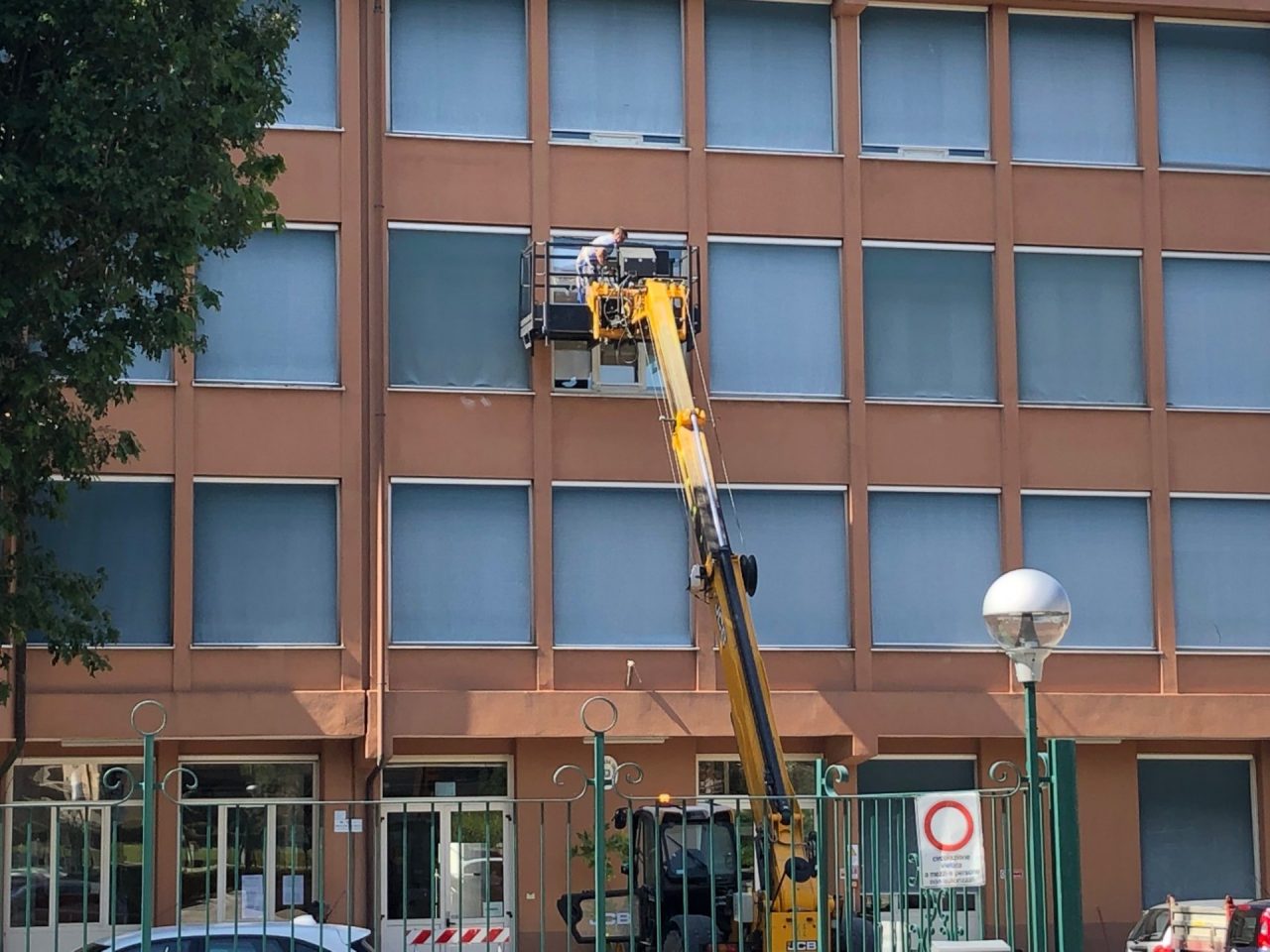 Ultimi ritocchi per far trovar pronta la scuola alla prima campanella