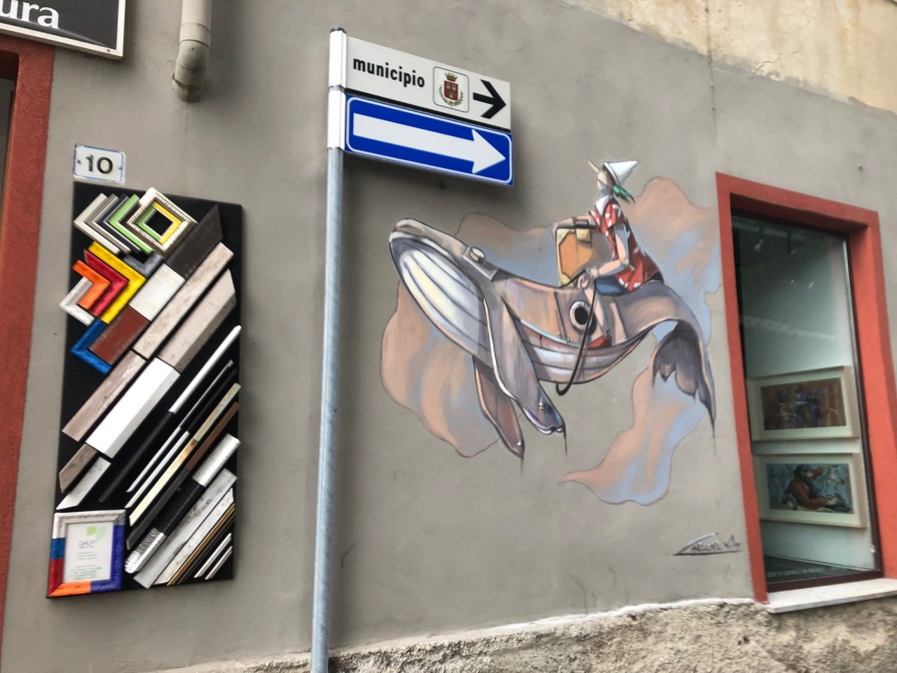 Pinocchio, la balena e una piazza più bella con la firma della street artist Alessandra Carloni