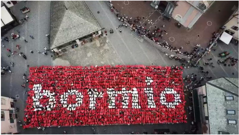 Bormio chiama le Olimpiadi con un Flash Mob di 1500 persone VIDEO