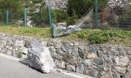 Mille metri cubi di frana minacciano la strada, chiusa la Statale 38