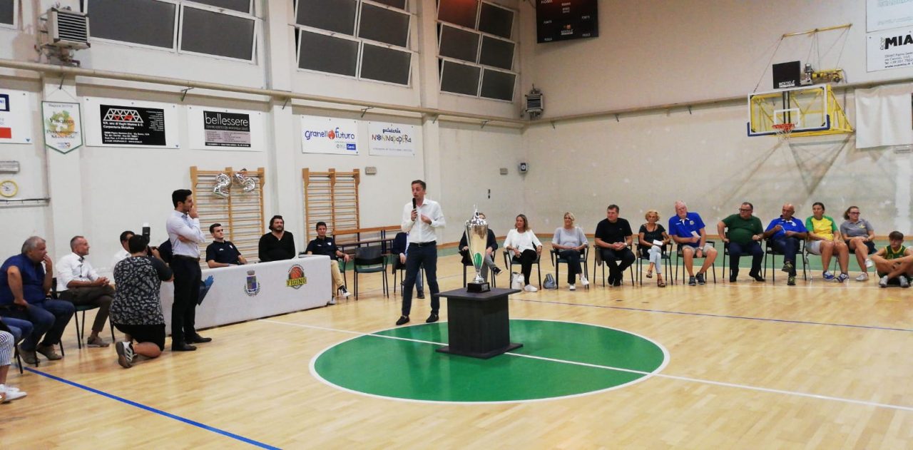 I campioni della Pallacanestro Cantù incontrano i tifosi a Figino Serenza FOTO