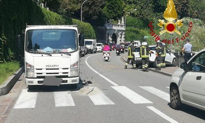 Incidente in via per Cernobbio: scontro tra un'auto e un furgone FOTO