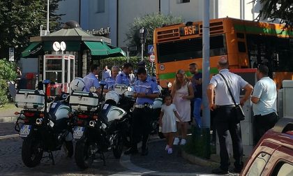 Bus investe pedone in via Milano Bassa a Como